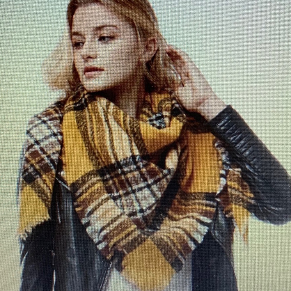 Plain square scarf
